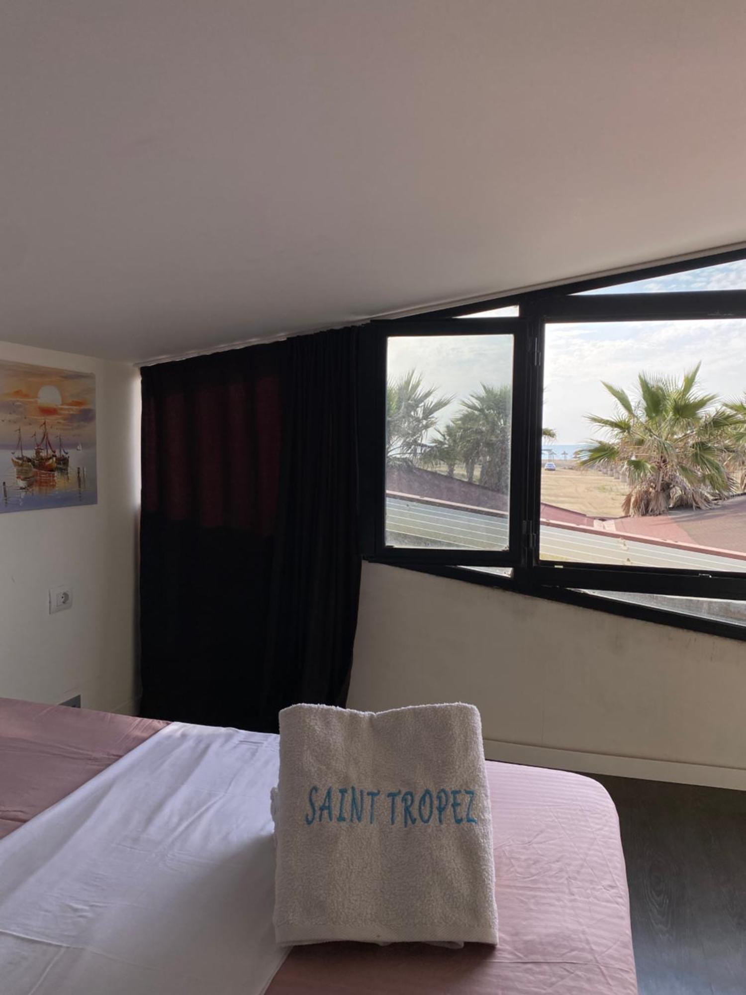 Saint Tropez Durres Hotel Bisht Kamez Exterior photo